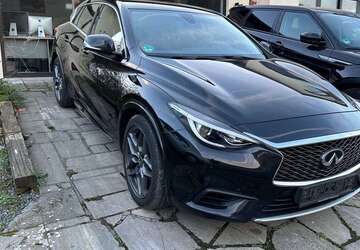 INFINITI Q30 131.700 km 10.699 &euro; Großheubach 63920