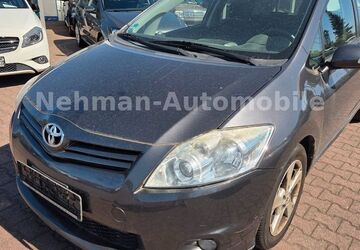 Toyota Auris 181.000 km 1.990 &euro; Karlstein 63791
